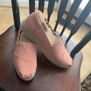 NEW Skechers Espadrille Wedges 10